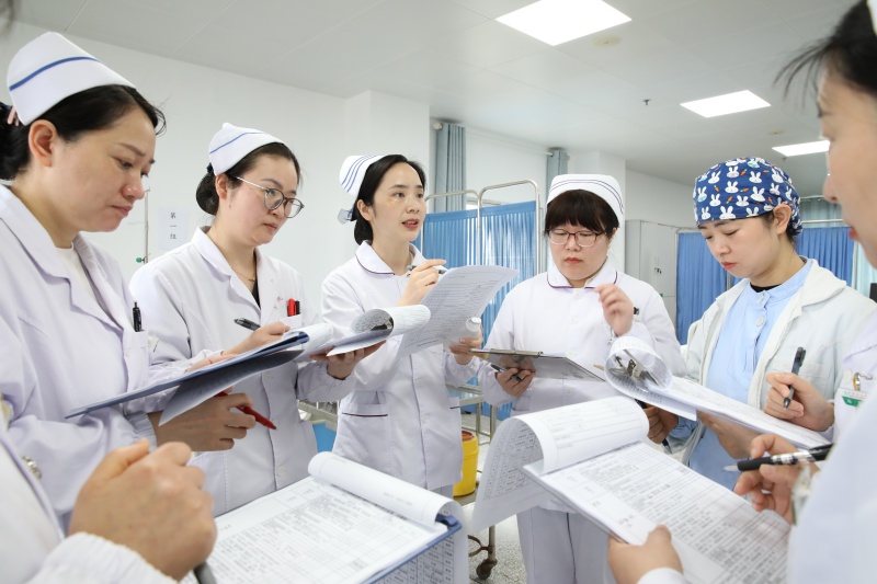 佳节尚待五月天 白衣赛场已争先——应城市人民医院“5.12”庆祝活动